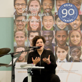 Furios: Die Bachmann-Preisträgerin Nora Gomringer performte für die DAAD-Lektoren