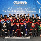 Gruppenbild der Absolventen auf der vierten Graduierungsfeier der GUtech (Ausschnitt)