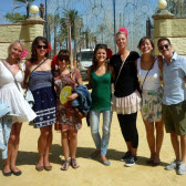 Kathrin Pietz (links) mit Freunden beim traditionellen spanischen Fest Feria in Jerez de la Frontera.